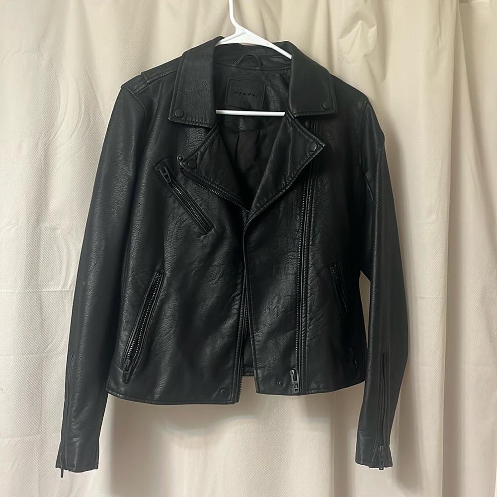 Black leather jacket size M. No rips. Very good condition. Brand is Blanknyc.